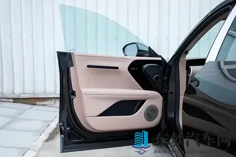 全系标配5C快充+双排按摩，这款中型SUV怎么样-1