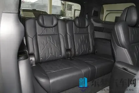 宜商宜家新选择！极氪 009 六座行政版实力与福利兼备-1