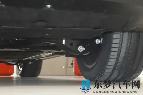 25款乐道L90，纯电续航605km，轴距3110mm，173+8后排大屏-1