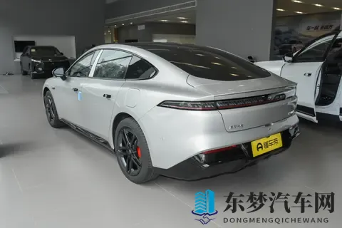 里程无忧的轿跑新姿态：东风奕派eπ007+增程版深度体验