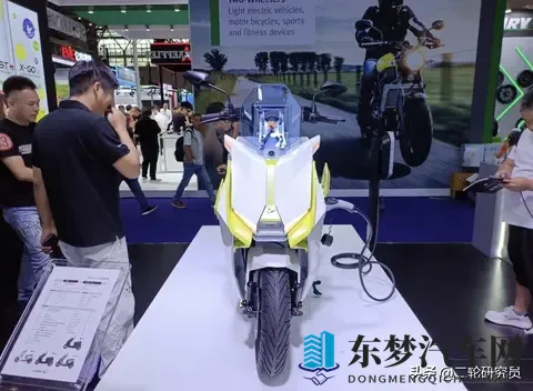 蜂鸟FA280C，续航300公里不是梦，性能还炸裂！-1