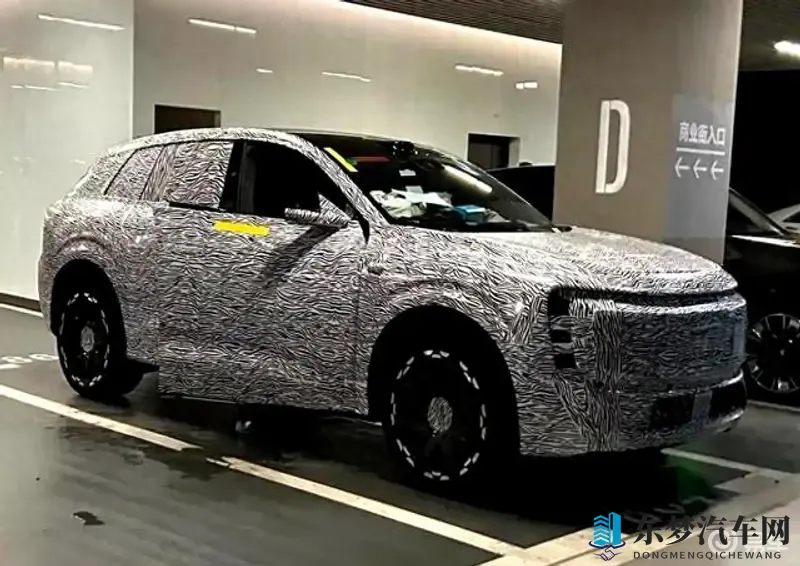 香蕉插入:创新设计汽车储物盒走红,引领环保新潮流-1