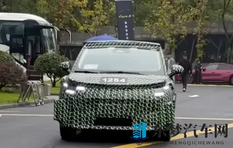 零跑A10测试谍照首次曝光 新车将于本月广州车展正式亮相-1