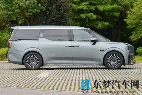 一辆极氪009,装下我们三代人的周末:一位奶爸的用车笔记-3