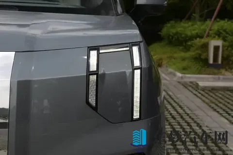 双十一豪礼就它了！极氪009：给家人移动的安全堡垒与豪华会客厅-3