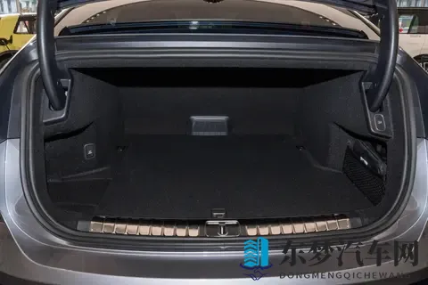 蔚来ET9怎么选才不亏？看完配置表，才知道哪个版本更值得买-2