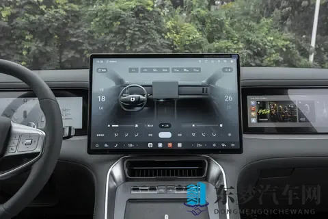 腾势 N8L：贴合家庭需求的大六座 SUV