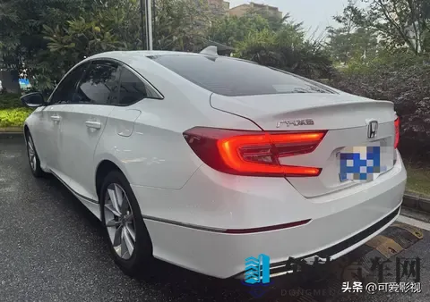 南宁二手车市场遇雅阁准新车：十多万买它到行吗，大家怎么看？-3