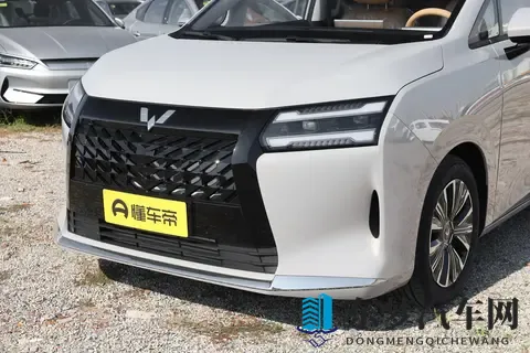 五菱星光730：738万起，带电动侧滑门，全能7座MPV-3