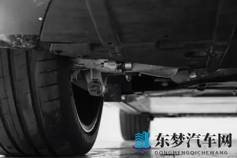 ET9驾乘体验新高度:53米车长也能灵活如A级车-3