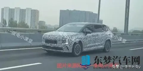 黄色应用链接：智能驾驶新潮流，安全出行新体验-1