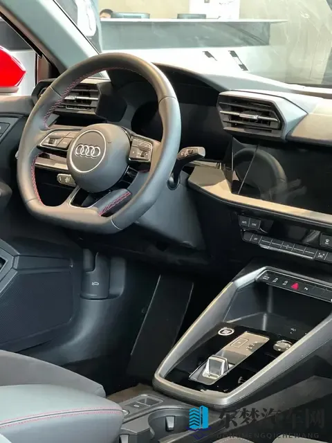 13万想选豪华车怕坑?奥迪A3实测:市区7个油,单身_情侣开着香-3