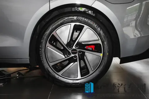 星纪元ES 25款增程版：1570km续航+469马力，家用商用双优之选