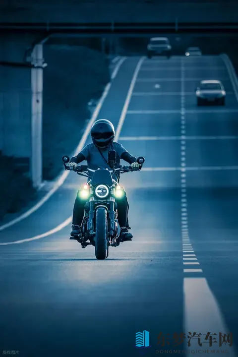 摩托车上高速,12省市政策突变!-1