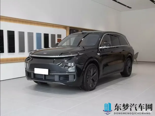 和平精英火箭少女流牛奶图片:游戏品牌跨界合作:新趋势下的视觉冲击与市场启示-1