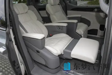 家用MPV推荐极氪009：全家都夸的空间大平层，还有红绿灯计时