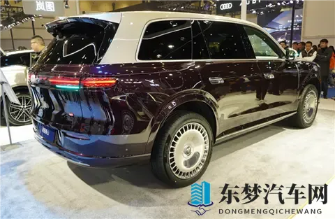 国产豪华旗舰SUV新王炸！岚图旗舰泰山亮相郑州国际车展-3