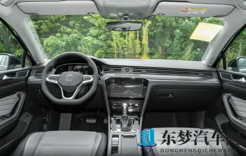 这次又有啥亮点，迈腾推出纪念版新车，共有三款配置可选-2