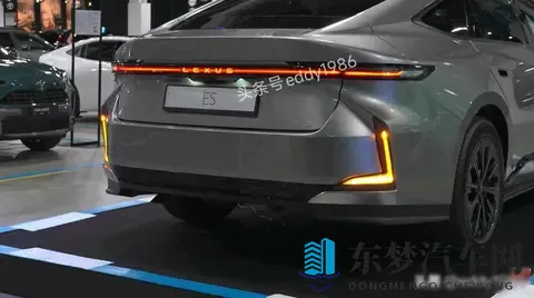 雷克萨斯ES实车现形记，纯电混动双线突围，暗藏玄机的豪华陷阱-2