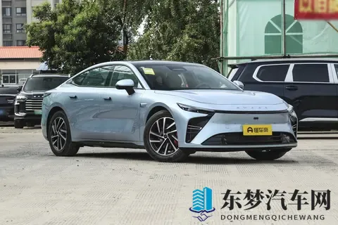 深度体验2025款星纪元ES：在20-30万区间值得细品的新能源轿车-1