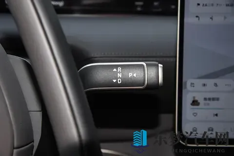 别只盯着宝马7系！这款国产豪车更合适，价格亲民，配置拉满-1