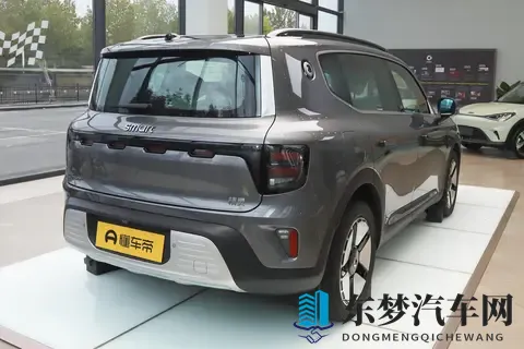 豪华插混SUV又出“黑马”！零重力座椅+双联屏，关键才1699万起-1