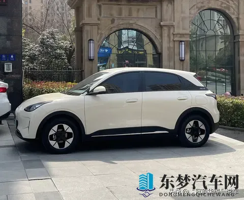 吉利进英,比亚迪遇冷,电动车战场谁在暗中较劲?-2