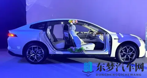 长安启源A06正式上市！1099万起，标配800V高压平台-1