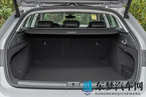 2025 款大众 CC 全系配置实测！三厢 _ 猎装怎么选？看完不花冤枉钱