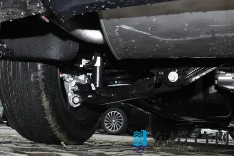 男生把困困放在女人困困里视频:男生将物体误放女性私密空间,视频流出-3