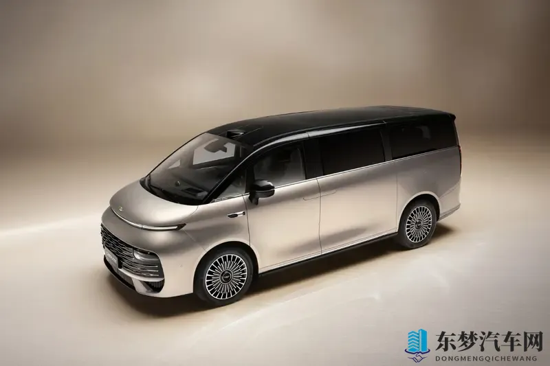 吉利银河首款豪华旗舰MPV银河V900官图首曝