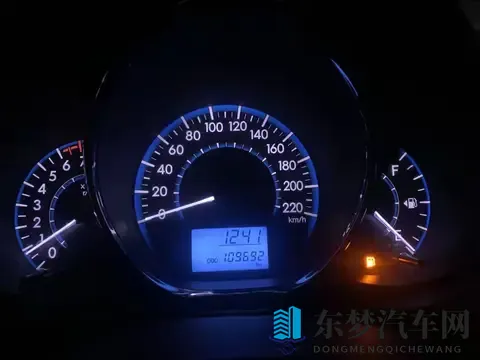 汽车还剩多少油时去加油最合适?记住这个标志,及时加油!-2