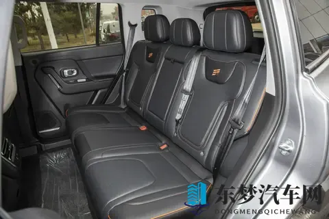 15万级硬派SUV，四驱+大空间，油耗仅63L，它颠覆你的认知-2