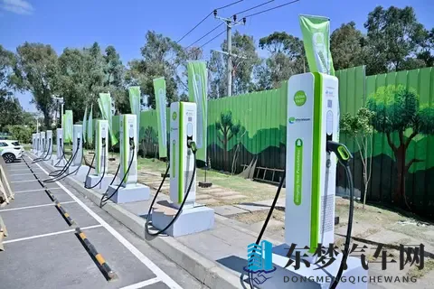 充电5分钟跑400公里？三四线车主哭了：100公里内找不到超充桩！-1