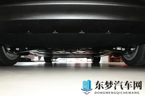 岚图泰山以3799万起售价掀翻大六座旗舰SUV市场-1