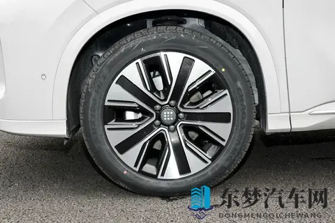 家用插混SUV选哪个?深度解析第三代蓝电E5 PLUS,处处都是惊喜!-3