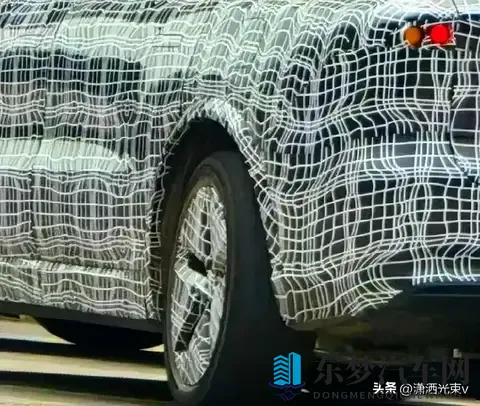 理想L9换代谍照曝光,后轮转向真能解决停车难?-1