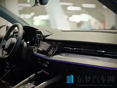 13万想选豪华车怕坑?奥迪A3实测:市区7个油,单身_情侣开着香-2