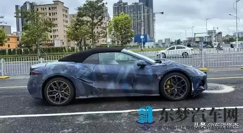 腾势Z敞篷版谍照曝光！软顶设计_32秒破百，或售30万级