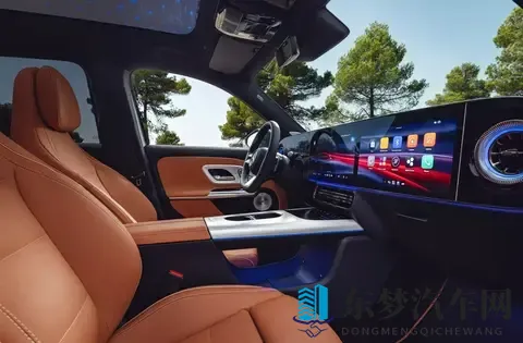 阿明说车侃赛：奔驰新GLB内饰炸场！三联屏+星空顶，30万级卷王？-3