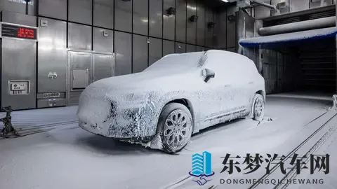 第二代奔驰GLB来了 带星空顶 有四驱 腿部空间显著提升 12月首发亮相