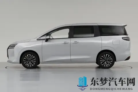 五菱星光730 PHEV：8万级7座家用车的务实之选-1