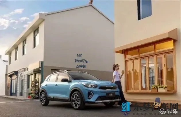 男生女生一起搓搓搓搓：青春男女共欢乐，搓手嬉戏笑声扬-1