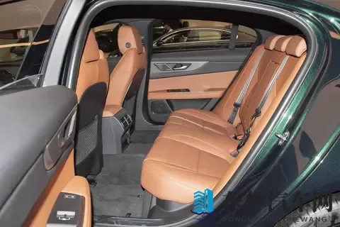 英伦运动的务实之选：捷豹 XEL 耀黑版闭眼冲？-3