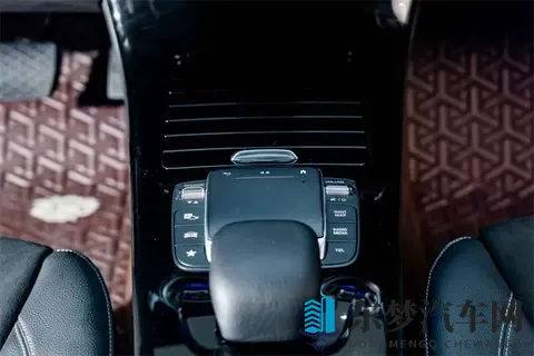 10万出头，圆你奔驰梦！20款A200L香槟色轿跑，一手车况！-3