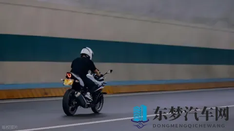 摩托车上高速,12省市政策突变!-3