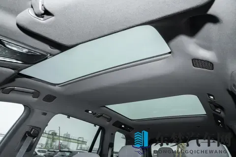 家庭出行的温馨伴侣：体验腾势N8L-1