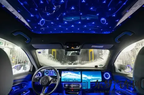 阿明说车侃赛：奔驰新GLB内饰炸场！三联屏+星空顶，30万级卷王？-2