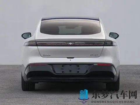 东风奕派 eπ007 四电机车型申报：峰值功率 400kW，轮边电机布局
