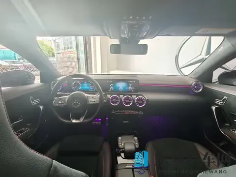 22款奔驰CLA轿跑，4万公里，16万不到体验优雅运动风-3